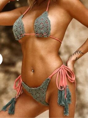 Andi Bagus Becca Bikini